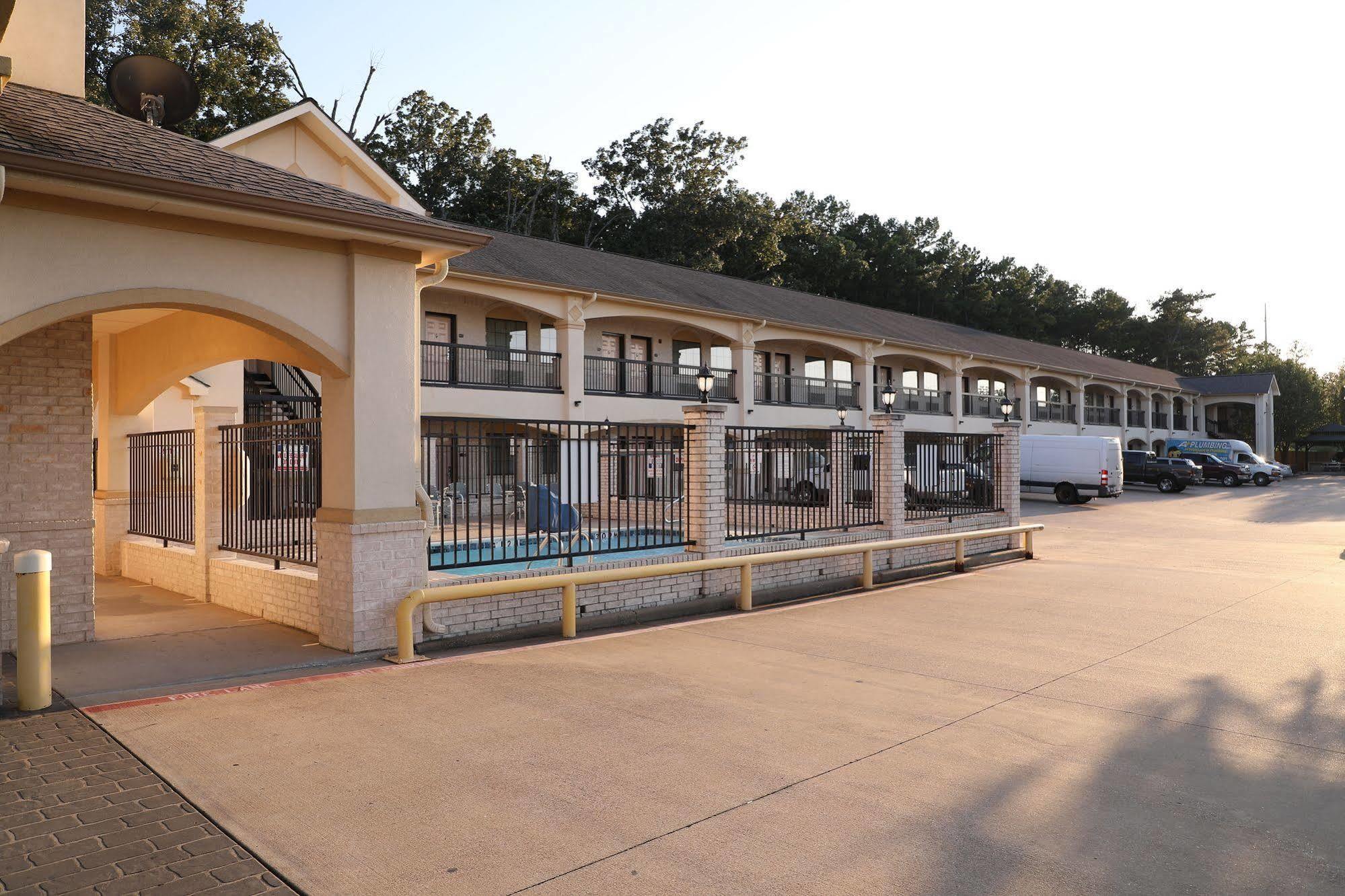 Motel 6 Tyler Bagian luar foto
