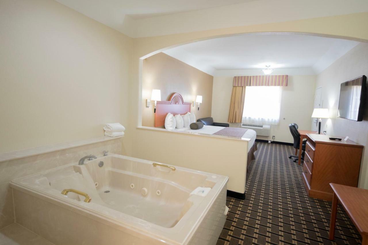 Motel 6 Tyler Bagian luar foto