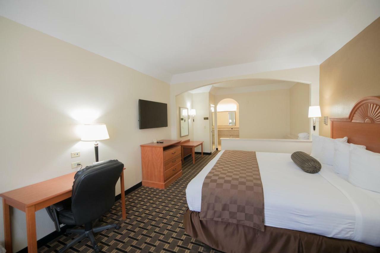 Motel 6 Tyler Bagian luar foto